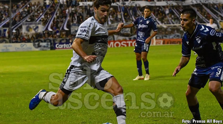 Quilmes players celebrating their victory against All Boys