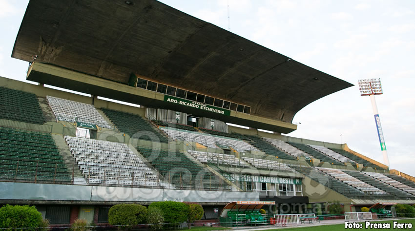 Derrumbe de una tribuna en la cancha del Club Ferro Carril Oeste