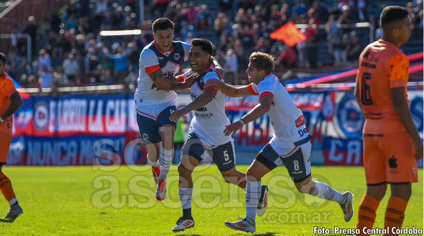 Líder Berazategui empató con Deportivo Español en la Primera C