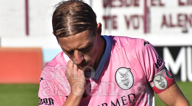 SAN MARTIN (BURZACO): Uno de los jugadores del Azul decidió colgar los  botines