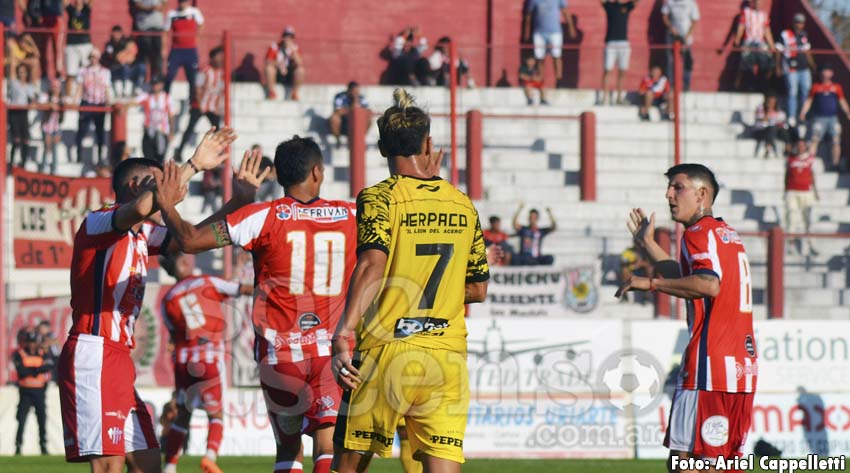 Cañuelas igualó de local 1-1 con Talleres de Escalada